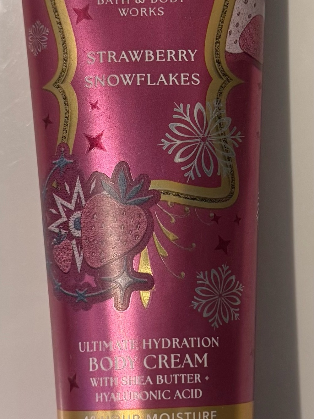 Bath & Body Works Strawberry Snowflakes Ultimate Hydration Body Cream 8 oz.